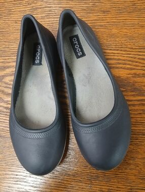 Crocs Women's Black Ballet Flats - Classic Comfort Size 7
